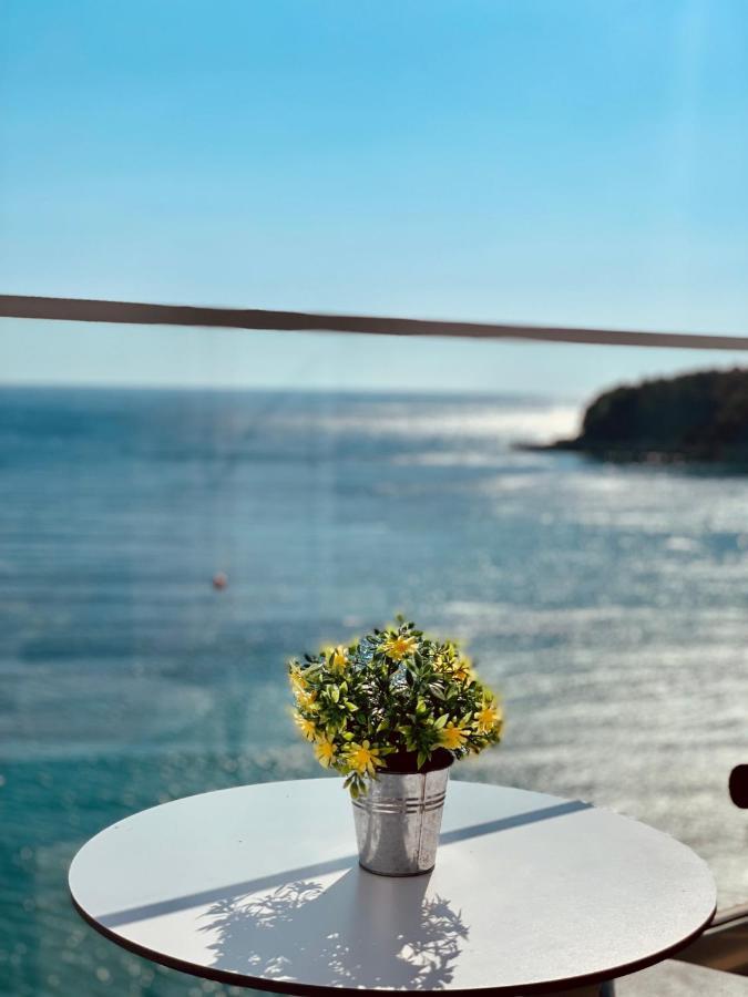 Ionian Terrace Bed and Breakfast Himare Buitenkant foto