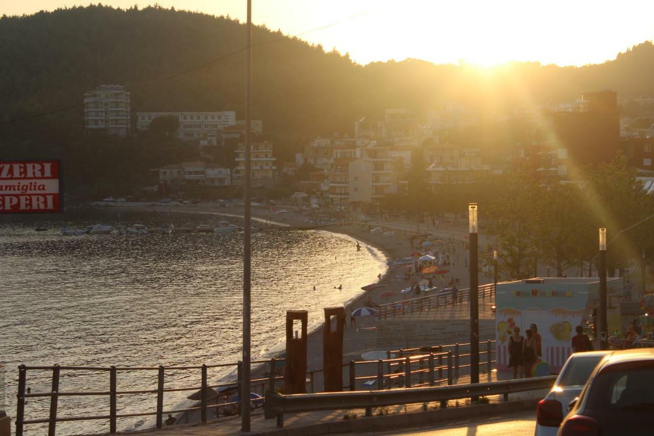 Ionian Terrace Bed and Breakfast Himare Buitenkant foto